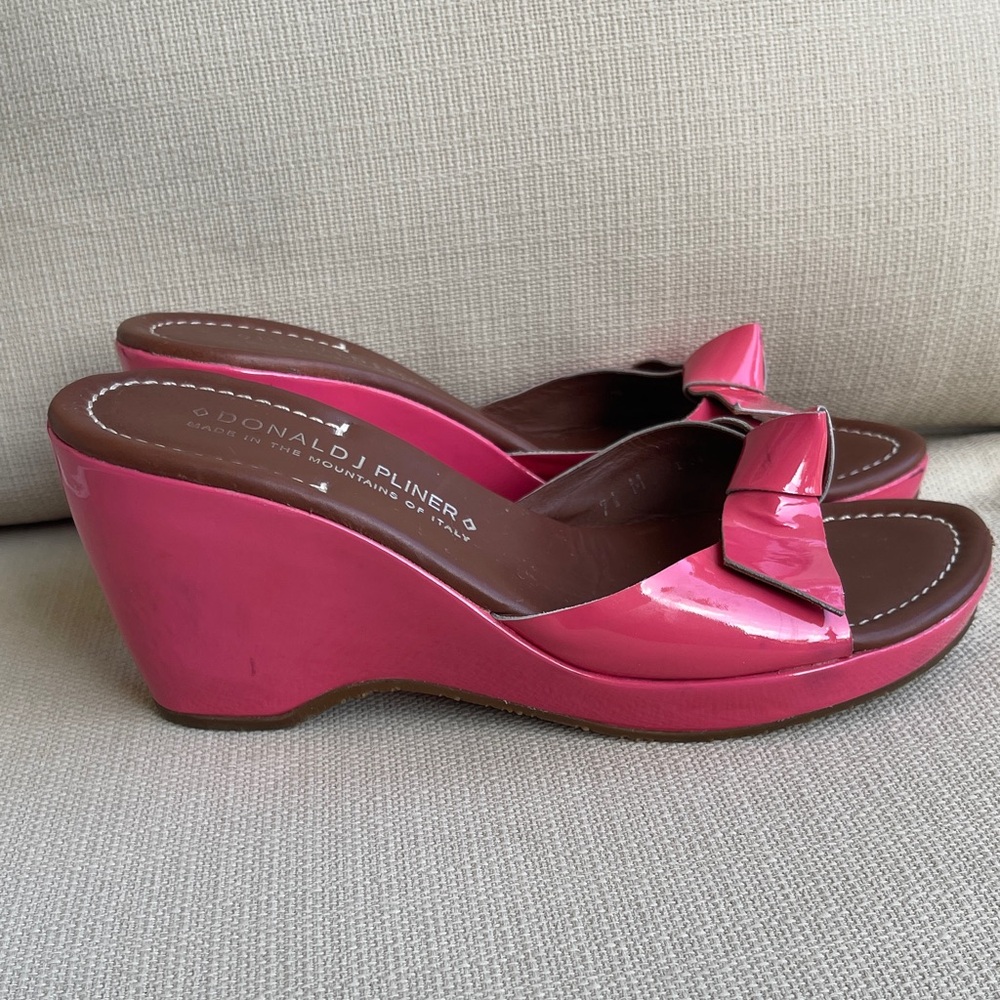 Donald J. Pliner Glossy Pink Knot Slide Mules Size 7.5 M - Picture 3 of 13